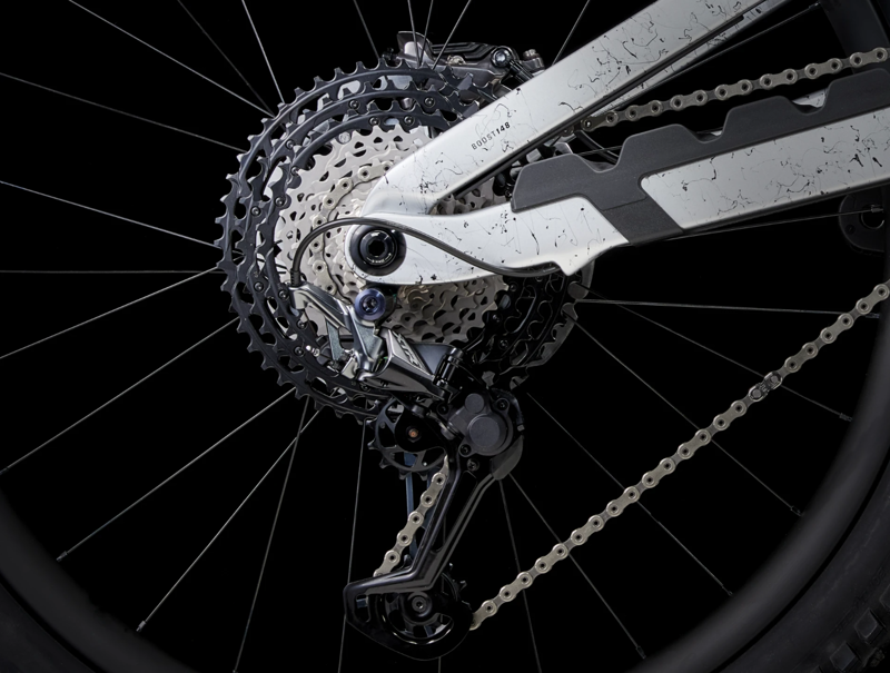 Trek Slash 9.9 XTR Gen 6 Full Suspension Mountain Bike 2024 in Argent Drizzle-2